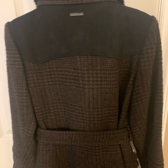 VINCE CAMUTO BLACK AND BROWN PLAID COAT. - Picture 7 of 8